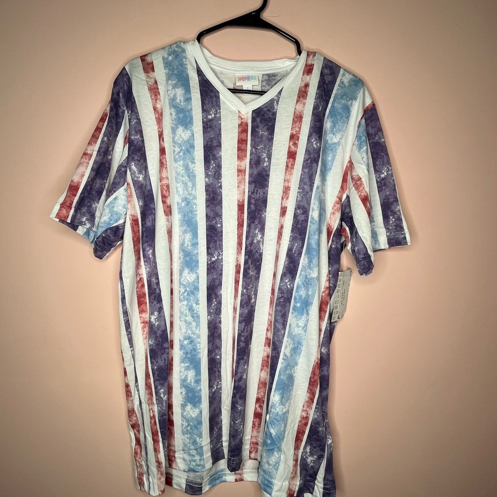 NWT LuLaRoe Devin V-Neck T